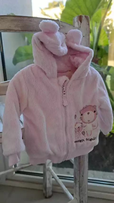 RN | Campera rosa peludita con plush capucha osito. EARLY DAYS. Talle RN