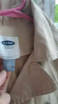 3A | Impermeable beige c botones. OLD NAVY. Talle 3 años - comprar online