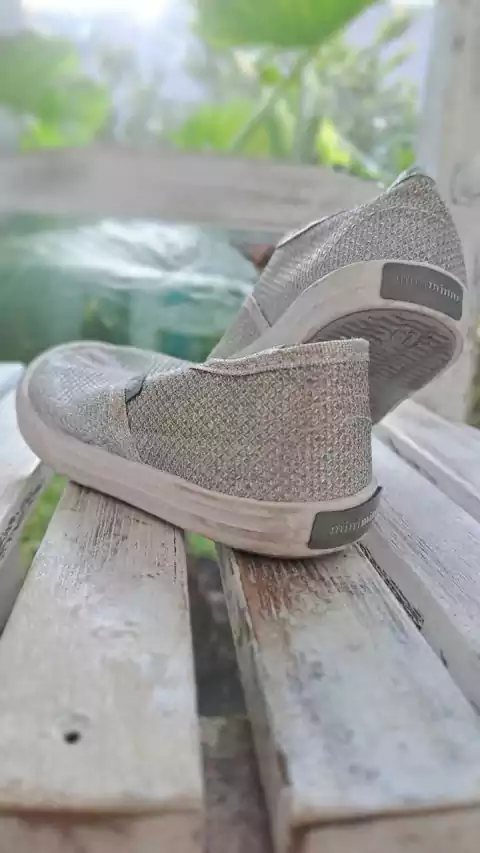 T19 | Zapatillas plateadas miniMIMO. Talle 19