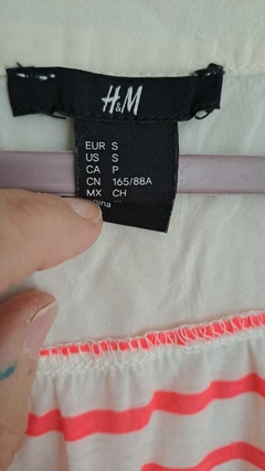 Remera M3/4 a rayas blanco y naranja fluo, escote en >V. H&M. Talle S - comprar online