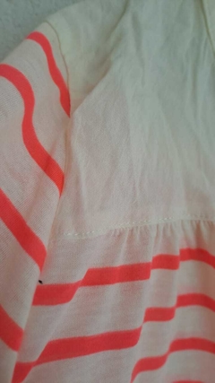 Remera M3/4 a rayas blanco y naranja fluo, escote en >V. H&M. Talle S en internet