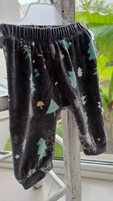 3/6M | Pantalón de plush gris c arbolitos. miniMIMO. Talle S(3 a 6 meses)