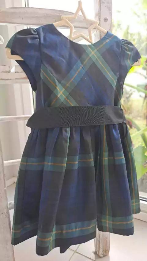18M | Vestido de fiesta escocés verde y azul con cinto negro. POLO. Talle 18 meses