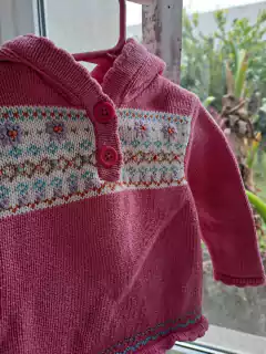 2A | OUTLET - Sweater rosa hilo grueso c guarda de flores y capucha - OSHKOSH -Talle 2 años - comprar online