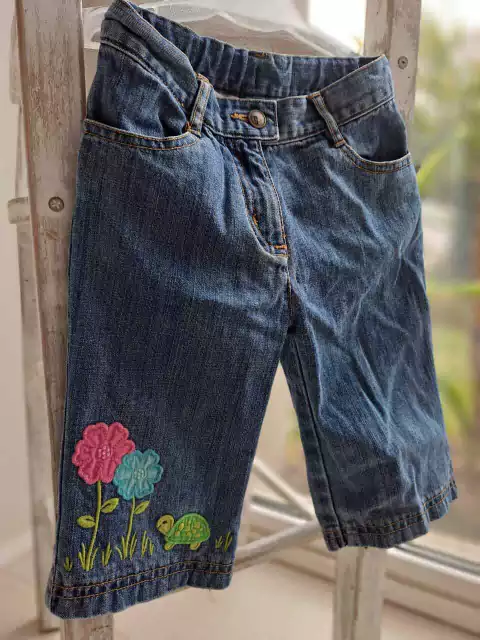 2A | Jean amplio c bordado flores y tortuga - GYMBOREE- Talle 2 años
