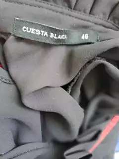 Camisa SM negra c cinta roja al cuello. Volados en hombros - CUESTA BLANCA - Talle 46 (M) - tienda online