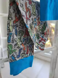 3/6M | Pijama: pantalón algodón monstruos en azul gris verde y rojo+remera ML azul c "monstruo" verde - GRISINO - Talle 3a6 meses - Lo Canto • Moda Circular