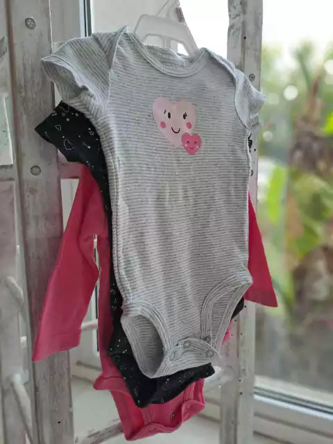 3M | Set 3 bodys: rosa ML + gris MC + negro MC - CARTERS - Talle 3 meses