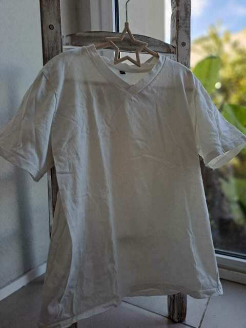 10A | ALE - Outlet- Remera MC algodón blanca escote en V- 10 años.