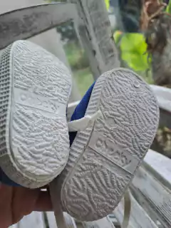 T18 | Zapatillas azules de tela suela goma blanca - CHEEKY - Talle 18 - Lo Canto • Moda Circular