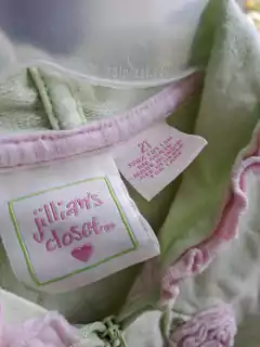 2A | OUTLET - Buzo de algodón verde manzana y rosa c aplique flor - JILLIAN'S CLOSET - Talle 2 años - comprar online