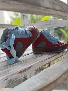 T17 | Zapatitos de goma y gamuza c cordón , rojo y celeste - ADVANCED - Talle 17 - comprar online