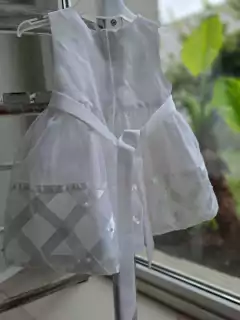 0/3M | Vestido SM blanco forrado en tul en capas, aplique de perlas - AMERICAN PRINCESS - 0 a 3 meses. en internet