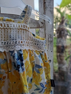 3M | Vestido tipo musculosa algodón y crochet estampada amarillo y azul - miniMIMO - Talle S. en internet
