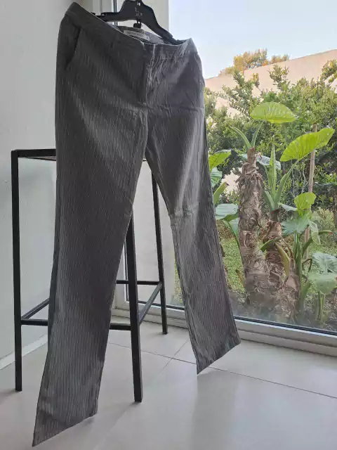 Pantalón gris a rayas , bolsillos atrás c tapa - WANAMA - Talle 38