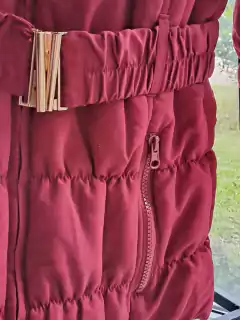 Talle S | Campera entallada rojo tomate, cuello de piel y cinturón elástico con hebilla dorada- C' EST TOI - Talle S en internet