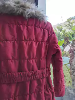 Talle S | Campera entallada rojo tomate, cuello de piel y cinturón elástico con hebilla dorada- C' EST TOI - Talle S - Lo Canto • Moda Circular