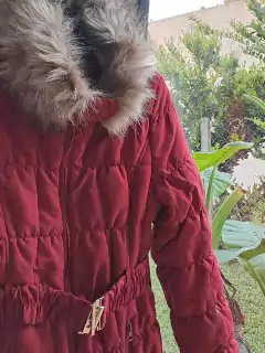 Talle S | Campera entallada rojo tomate, cuello de piel y cinturón elástico con hebilla dorada- C' EST TOI - Talle S - comprar online