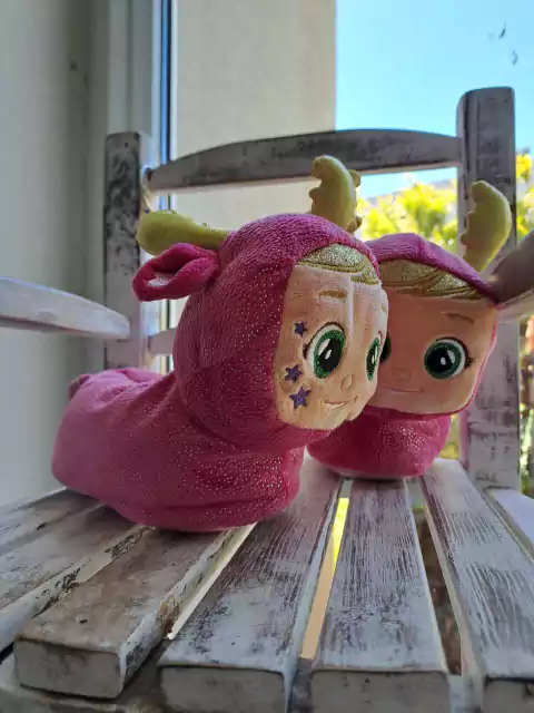 LUPE Pantuflas c muñeco en punta, fucsia y blanco - CRY BABIES - 11 y medio mide la suela/plantilla.