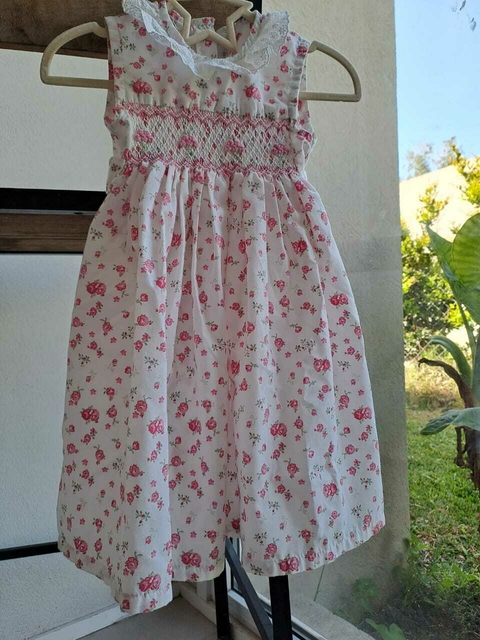 12M | Vestido SM c florcitas rosa fuerte, punto smock y cuello volado broderie blanco-JUNIOR -Talle 12 meses.