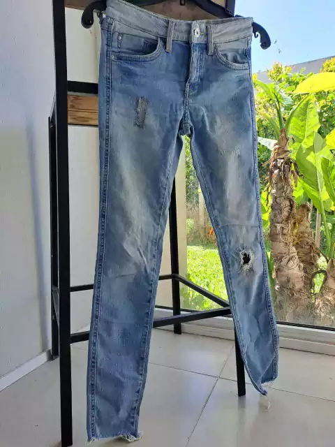 Jean clarito c tajos - ZARA - Talle 34