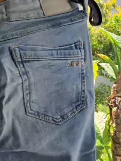 Jean clarito c tajos - ZARA - Talle 34 en internet