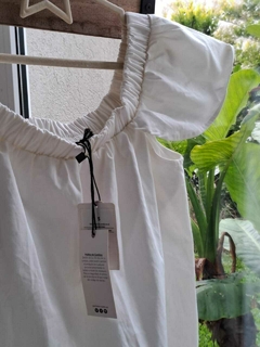 NUEVA! Blusa tipo vestido mies blanca volado ebn hombro, escote elástico - PARISIEN - Talle S - Lo Canto • Moda Circular