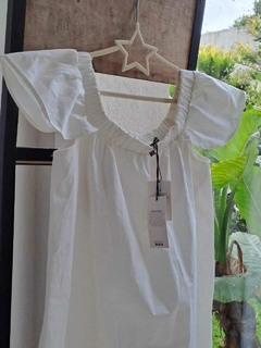 NUEVA! Blusa tipo vestido mies blanca volado ebn hombro, escote elástico - PARISIEN - Talle S - tienda online