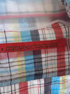 12M | Camisa MC a cuadros celeste y rojo - NUEVEOCHOCUATRO - Talle 12 meses - Lo Canto • Moda Circular