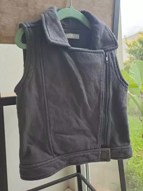 6A | Outlet- Chaleco gris con tachas en la solapa y cierre diagonal, algodón grueso - MIMO - Talle 6 años