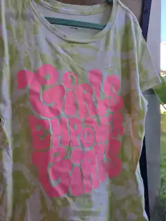 14/16A | Remera MC batik verde c letras rosas - OLD NAVY - Talle XL(14 a 16 años) en internet