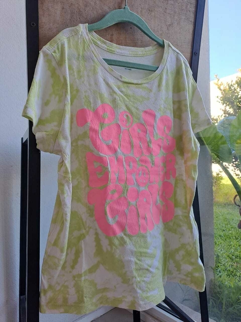 14/16A | Remera MC batik verde c letras rosas - OLD NAVY - Talle XL(14 a 16 años)