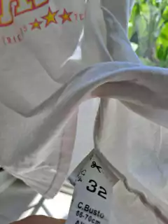 Remera MC blanca c letras rosa - COMO QUIERES - Talle 32 - comprar online