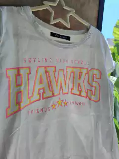 Remera MC blanca c letras rosa - COMO QUIERES - Talle 32 - Lo Canto • Moda Circular