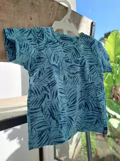 6/9M | Set: 2 remeras MC blanca c palmeras azules + celeste c hojas azules - MIMO - Talle M (6a9 meses) en internet