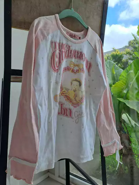 8A | Remera ML pijama, blanca y rosa c corazón y niño - Talle 14. Para 8 años.