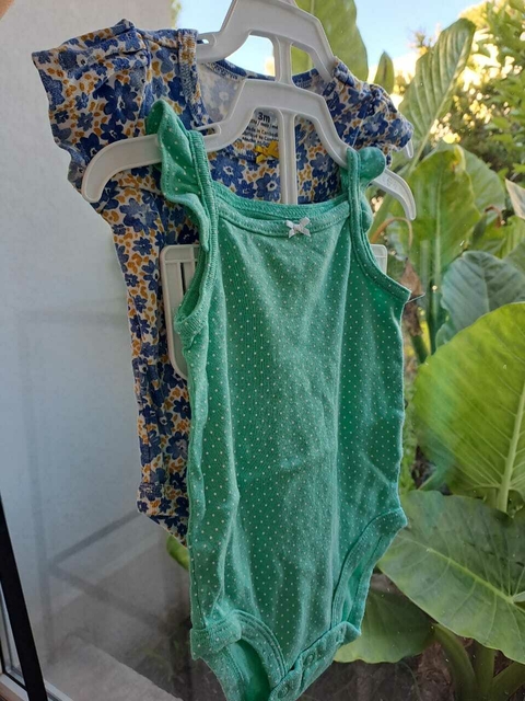 3M | Set - 2 Bodys SM verde agua c lunares blanco + MC c florcitas azules y amarillas - CARTERS -Talle 3 meses