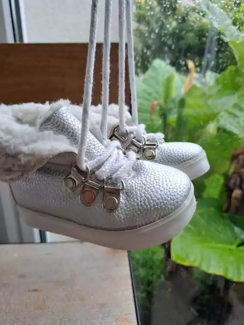 T20 | Zapatillas de cuero botita plateadas c corderito - CHAPATITO - Talle 20