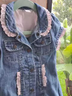 6/12M | Vestido de jean abotonado MC cuello redondo, c broderie rosa - baby GAP - Talle 6 a 12 meses - comprar online