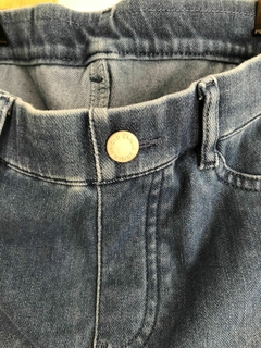 Jegging de jean celeste. UNIQLO. Es aprox. un 34/ 36. 32.5 CM de cintura sin estirar. - comprar online