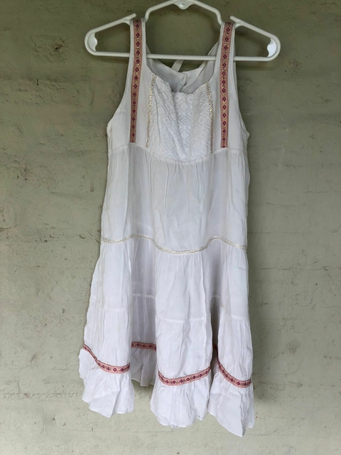 4A | Vestido blanco sin mangas con franja rojo y dorado. ADVANCED. 4 años.