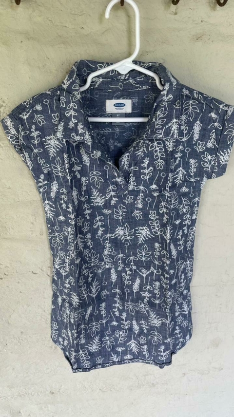 5A | Vestido de jean con flores blancas. OLD NAVY. 5 años.