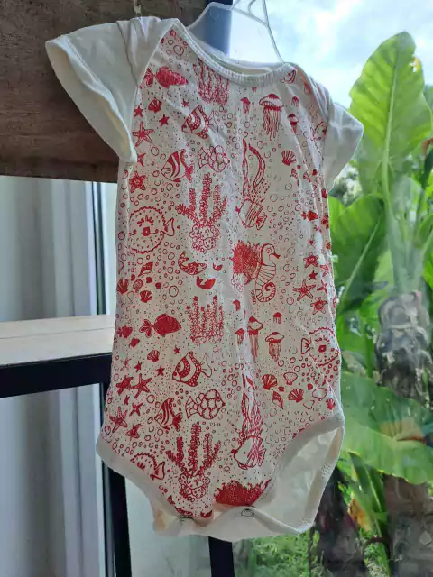 3/6M | Body MC blanco c animales de mar rojos - TROMPO - Talle 3 a 6 meses