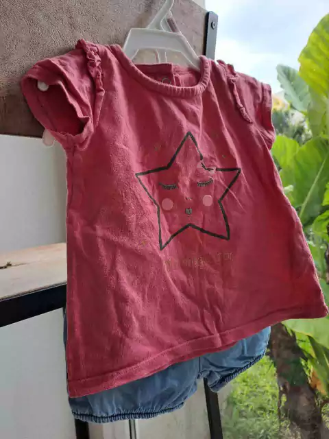 6M | Set remera MC rosa c estrella + short jean c cintura elástica dorada - IN EXTENSO - Talle 6 meses