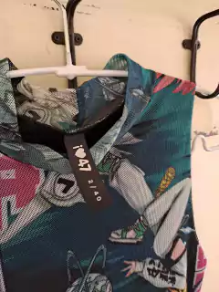 Vestido microtul negro c estampado de animé en verdes azules y rojos .Mangas largas guante- I LOVE 47 - Talle 2 (40) - tienda online