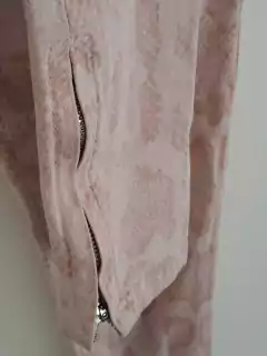 12A | Jean rosa animal print c cierre abajo - KSK - Talle 12 años. La cimtura mide 29 cm. - Lo Canto • Moda Circular