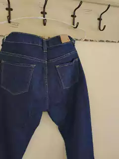 Jean azul oscuro - MUAA - Talle 26. La cintura mide 33.5 cm. - tienda online