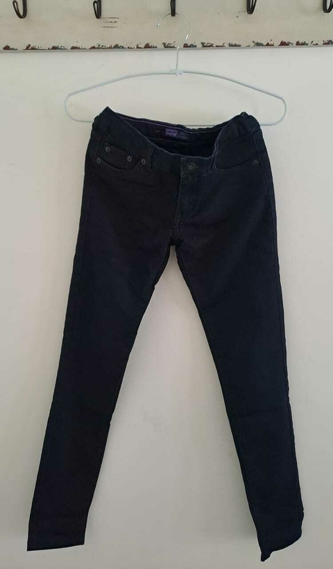 10/12A | Jean azul oscuro tiro bajo - LEVI`S - 10/12 años. Tiene 30 cm de cintura.