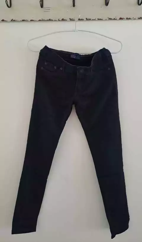 10/12A | Jean azul oscuro tiro bajo - LEVI`S - 10/12 años. Tiene 30 cm de cintura.