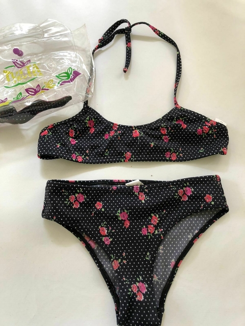 10A | Traje de baño dos piezas negro con flores. Tuta la Fruta. Talle 10.